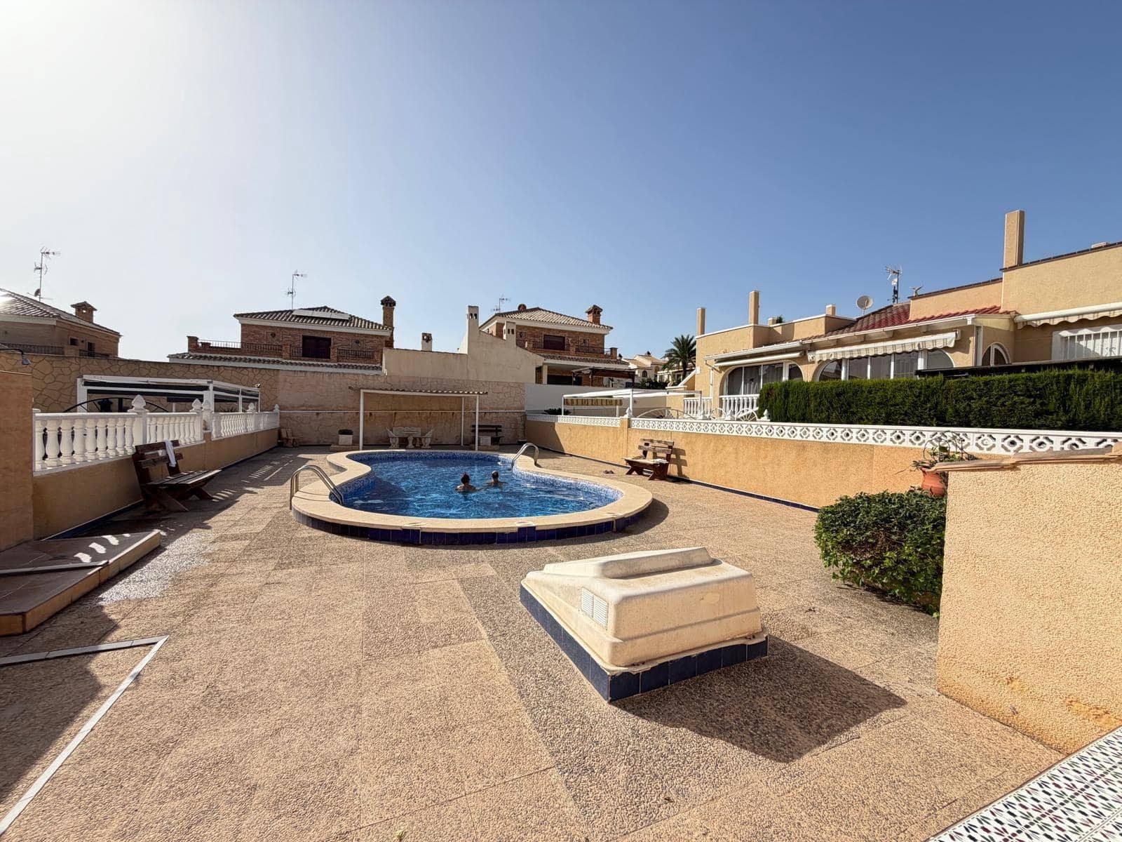 2 Zimmer Reihenhaus zu verkaufen in Torrevieja mit Pool Garage - 249.900 € (Ref: 10035423)