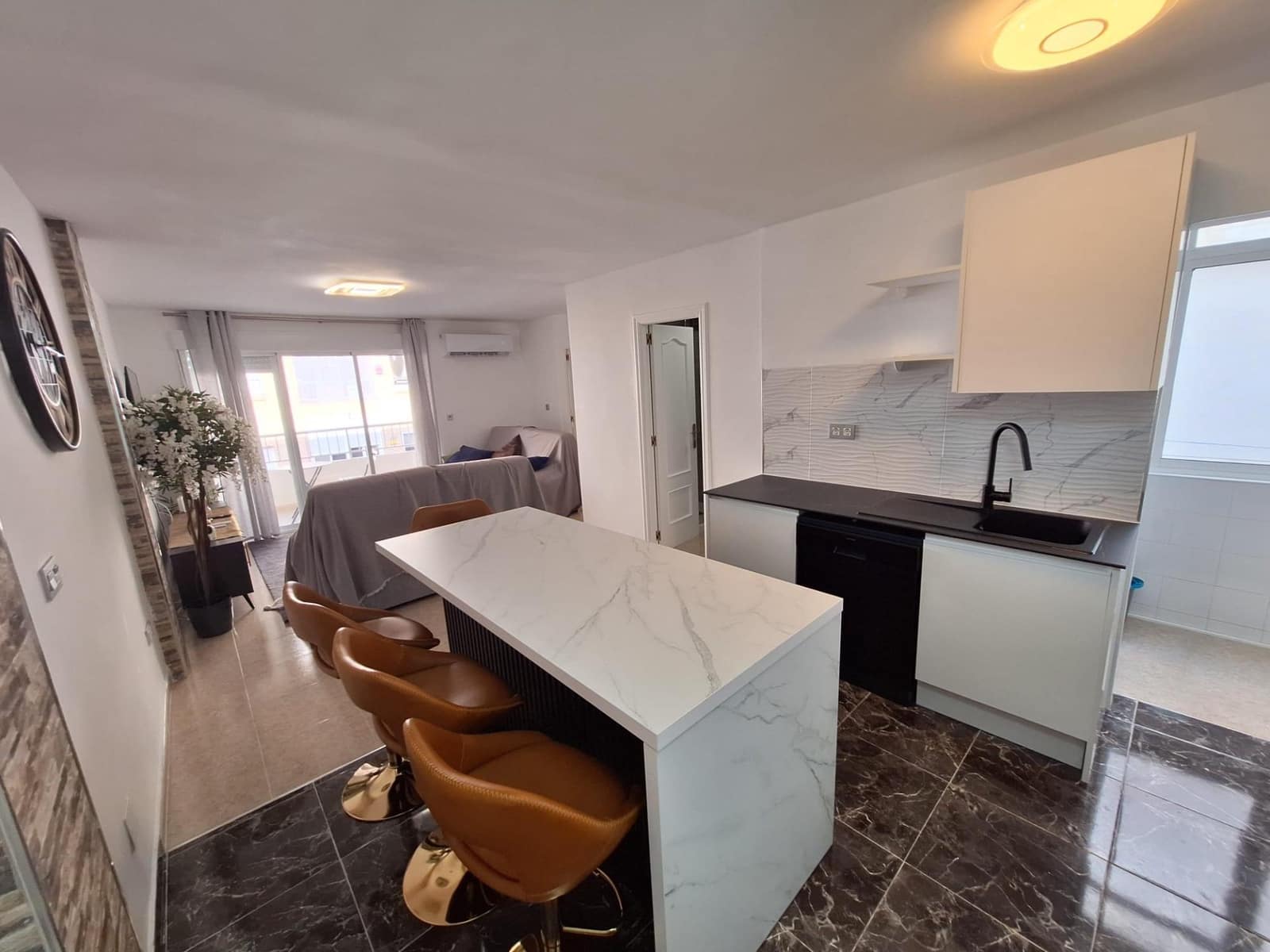 3 slaapkamer Appartement te huur in Torrevieja - € 1.350 (Ref: 10035424)