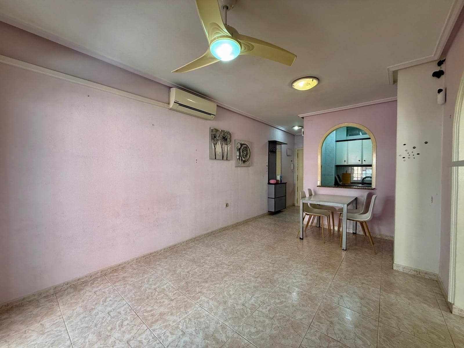 Apartamento de 2 habitaciones en Torrevieja en venta con piscina - 136.900 € (Ref: 10041163)