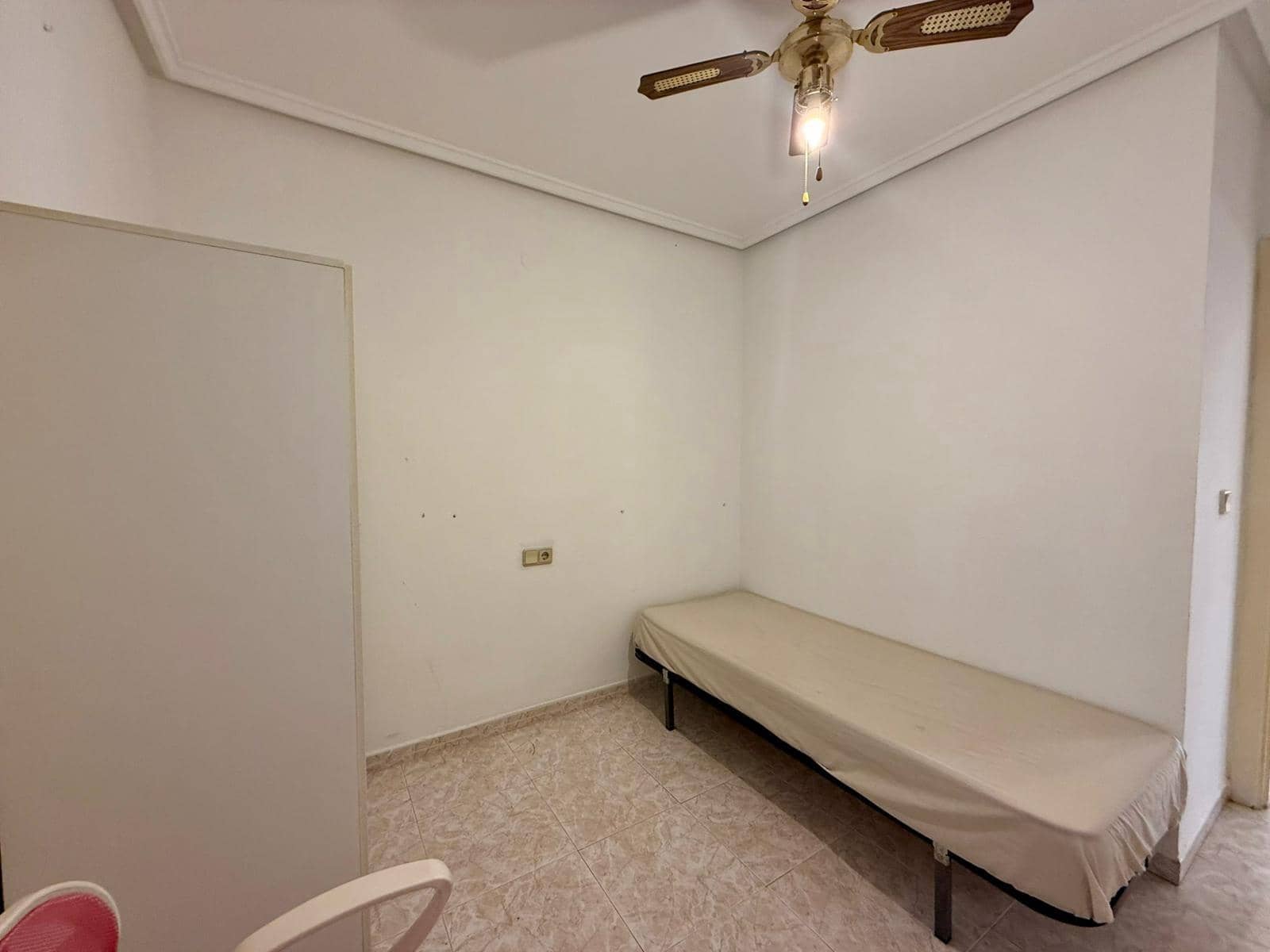Apartamento de 2 habitaciones en Torrevieja en venta con piscina - 136.900 € (Ref: 10041163)