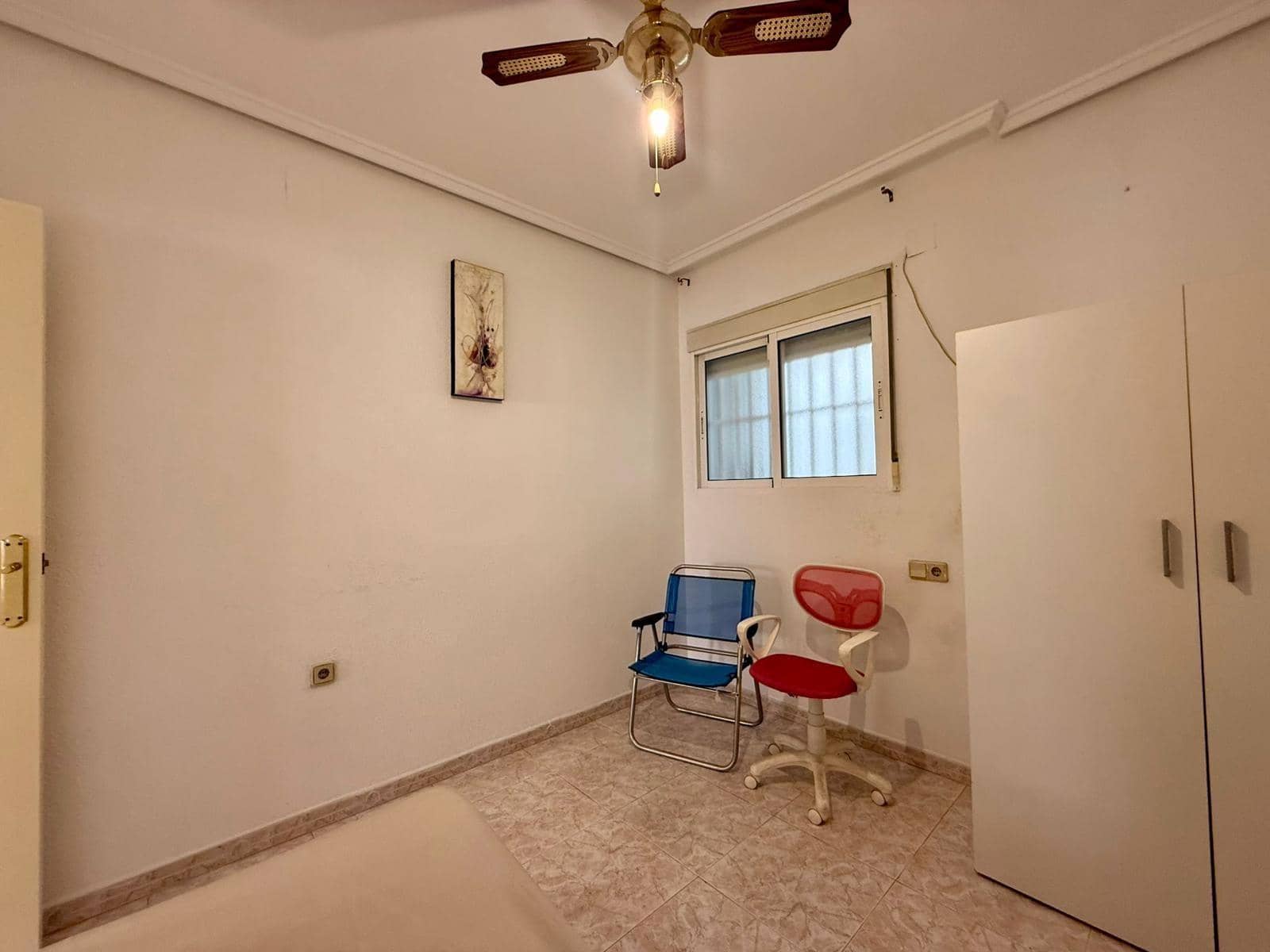 Apartamento de 2 habitaciones en Torrevieja en venta con piscina - 136.900 € (Ref: 10041163)