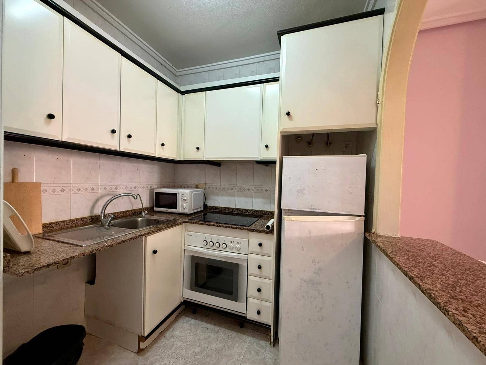 Apartamento de 2 habitaciones en Torrevieja en venta con piscina - 136.900 € (Ref: 10041163)
