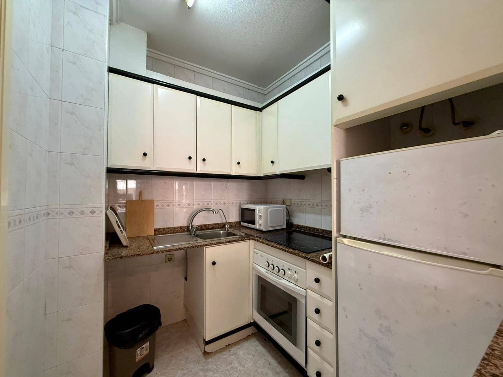 Apartamento de 2 habitaciones en Torrevieja en venta con piscina - 136.900 € (Ref: 10041163)