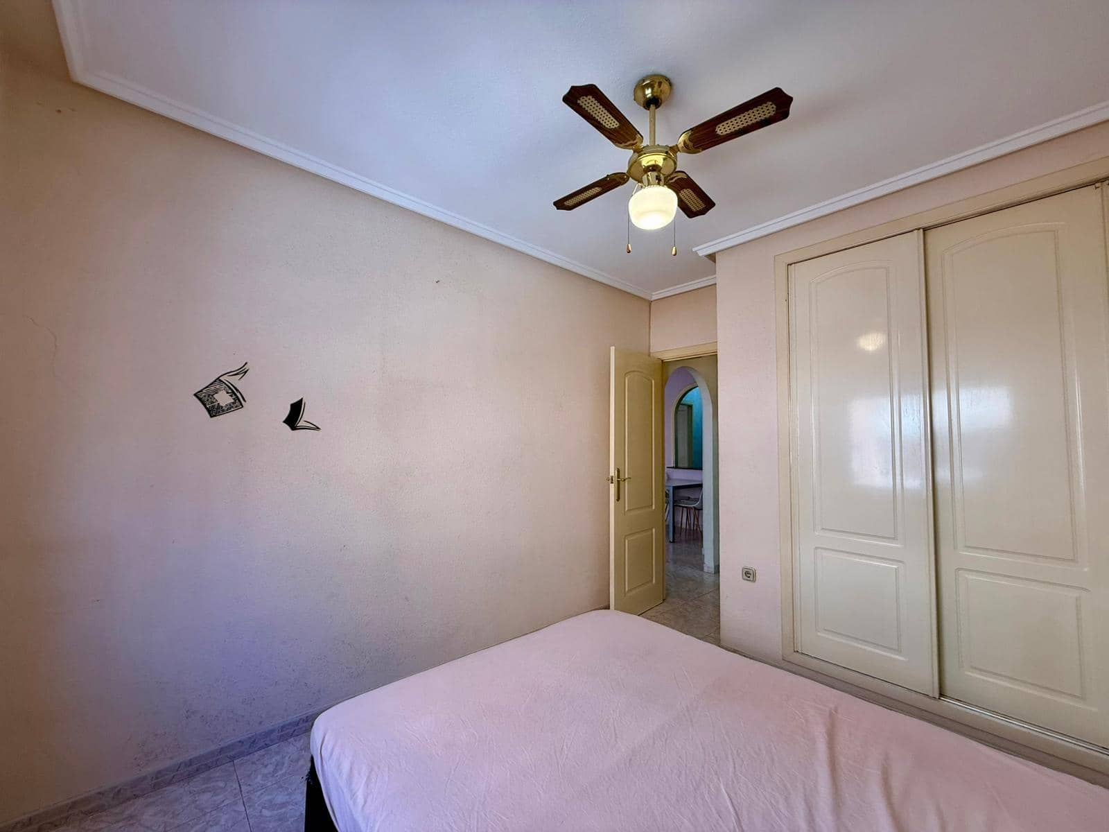 Apartamento de 2 habitaciones en Torrevieja en venta con piscina - 136.900 € (Ref: 10041163)