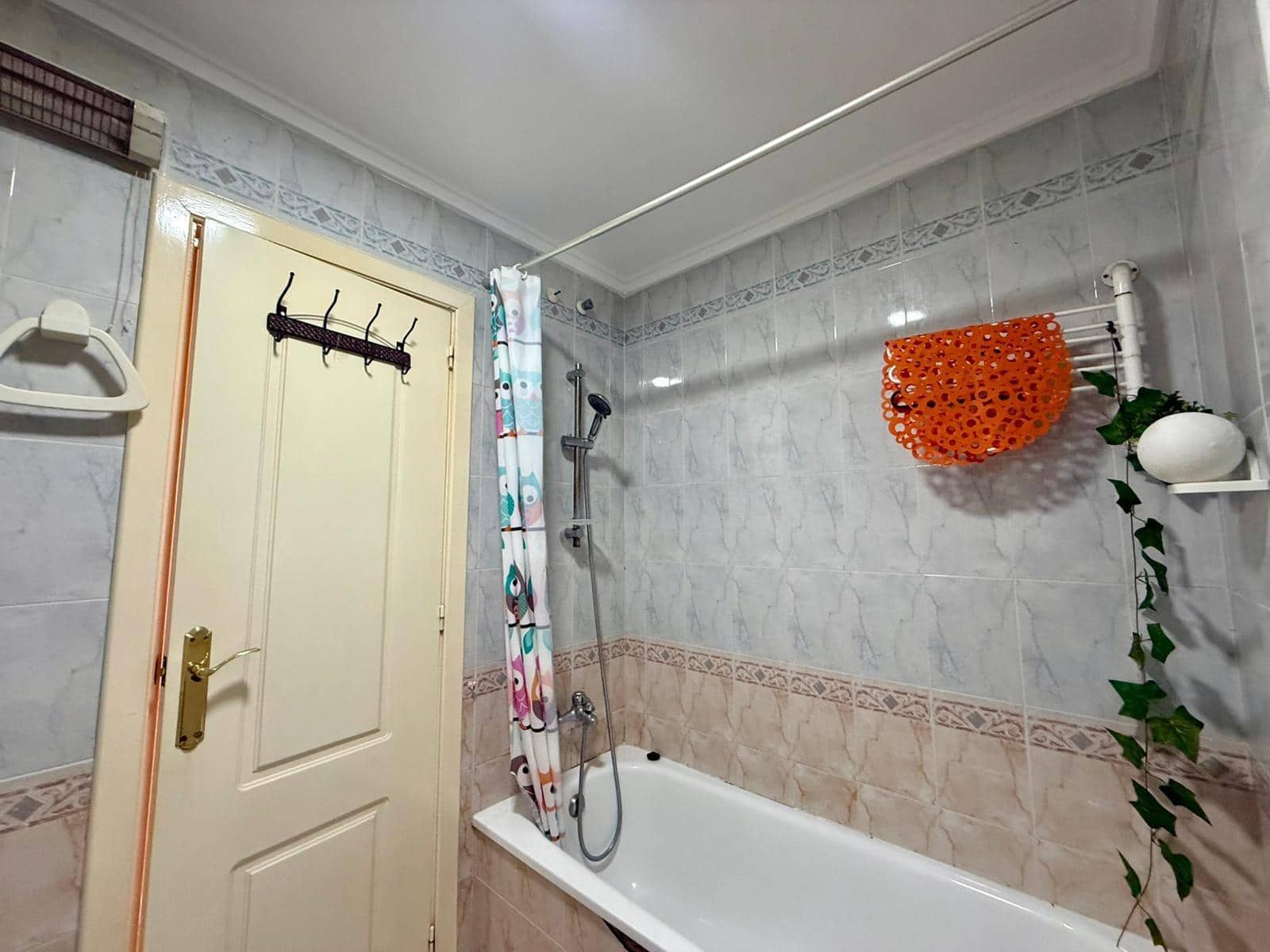 Apartamento de 2 habitaciones en Torrevieja en venta con piscina - 136.900 € (Ref: 10041163)