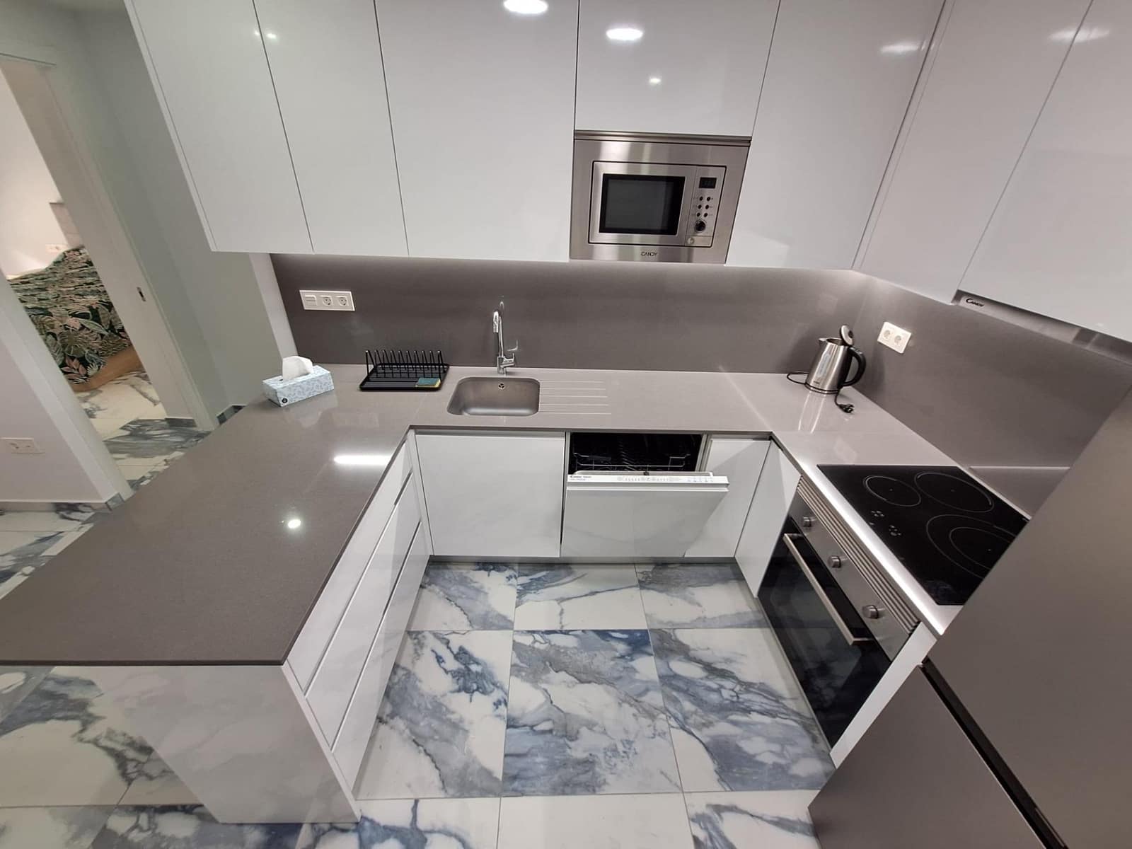 3 sypialnia Apartament do wynajęcia w Torrevieja z basenem garażem - 1 650 € (Ref: 10041164)
