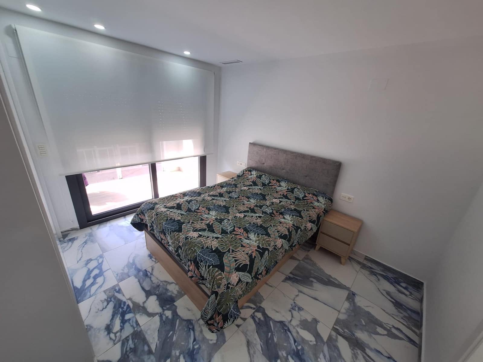 3 sypialnia Apartament do wynajęcia w Torrevieja z basenem garażem - 1 650 € (Ref: 10041164)