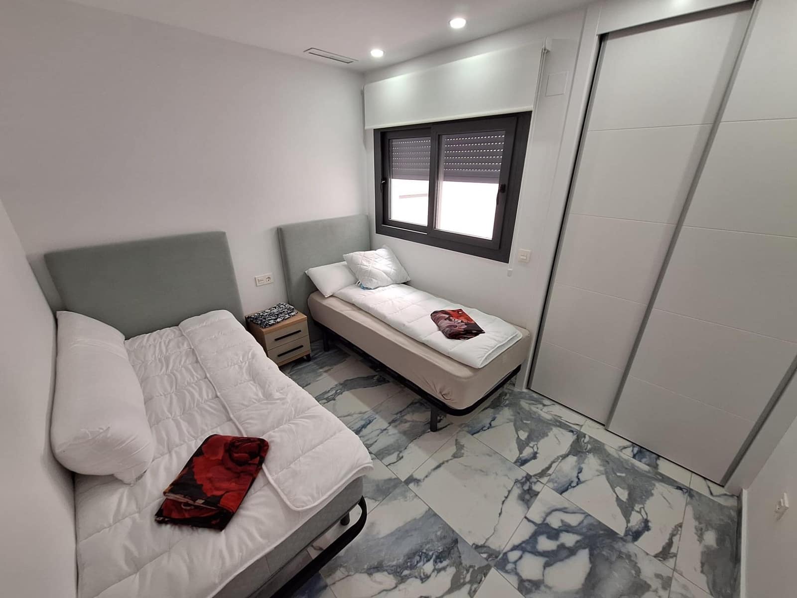3 sypialnia Apartament do wynajęcia w Torrevieja z basenem garażem - 1 650 € (Ref: 10041164)