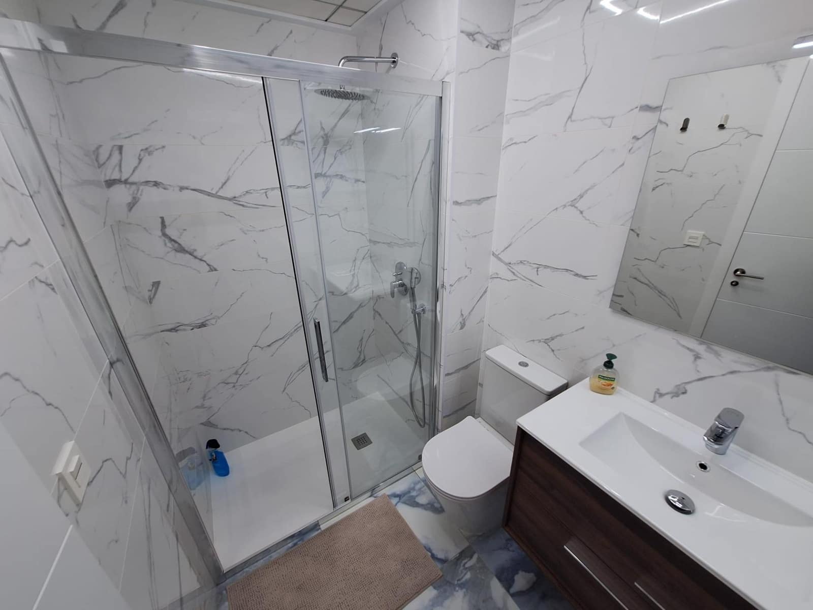 3 sypialnia Apartament do wynajęcia w Torrevieja z basenem garażem - 1 650 € (Ref: 10041164)