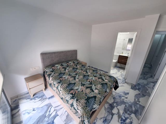 3 sypialnia Apartament do wynajęcia w Torrevieja z basenem garażem - 1 650 € (Ref: 10041164)