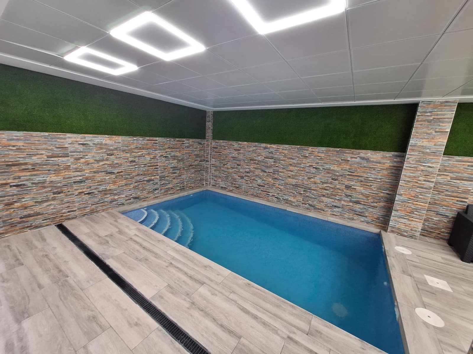 3 sypialnia Apartament do wynajęcia w Torrevieja z basenem garażem - 1 650 € (Ref: 10041164)