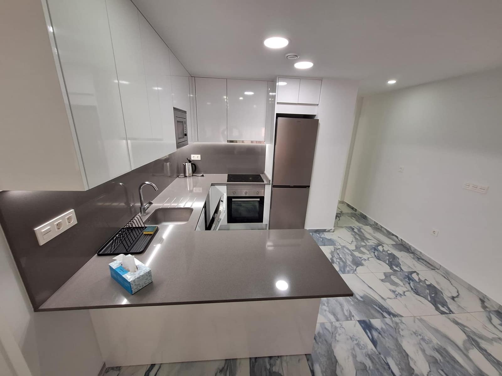 3 sypialnia Apartament do wynajęcia w Torrevieja z basenem garażem - 1 650 € (Ref: 10041164)