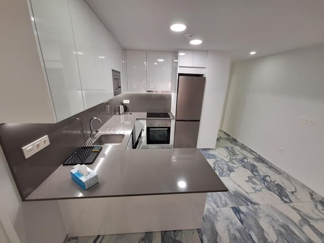 3 sypialnia Apartament do wynajęcia w Torrevieja z basenem garażem - 1 650 € (Ref: 10041164)