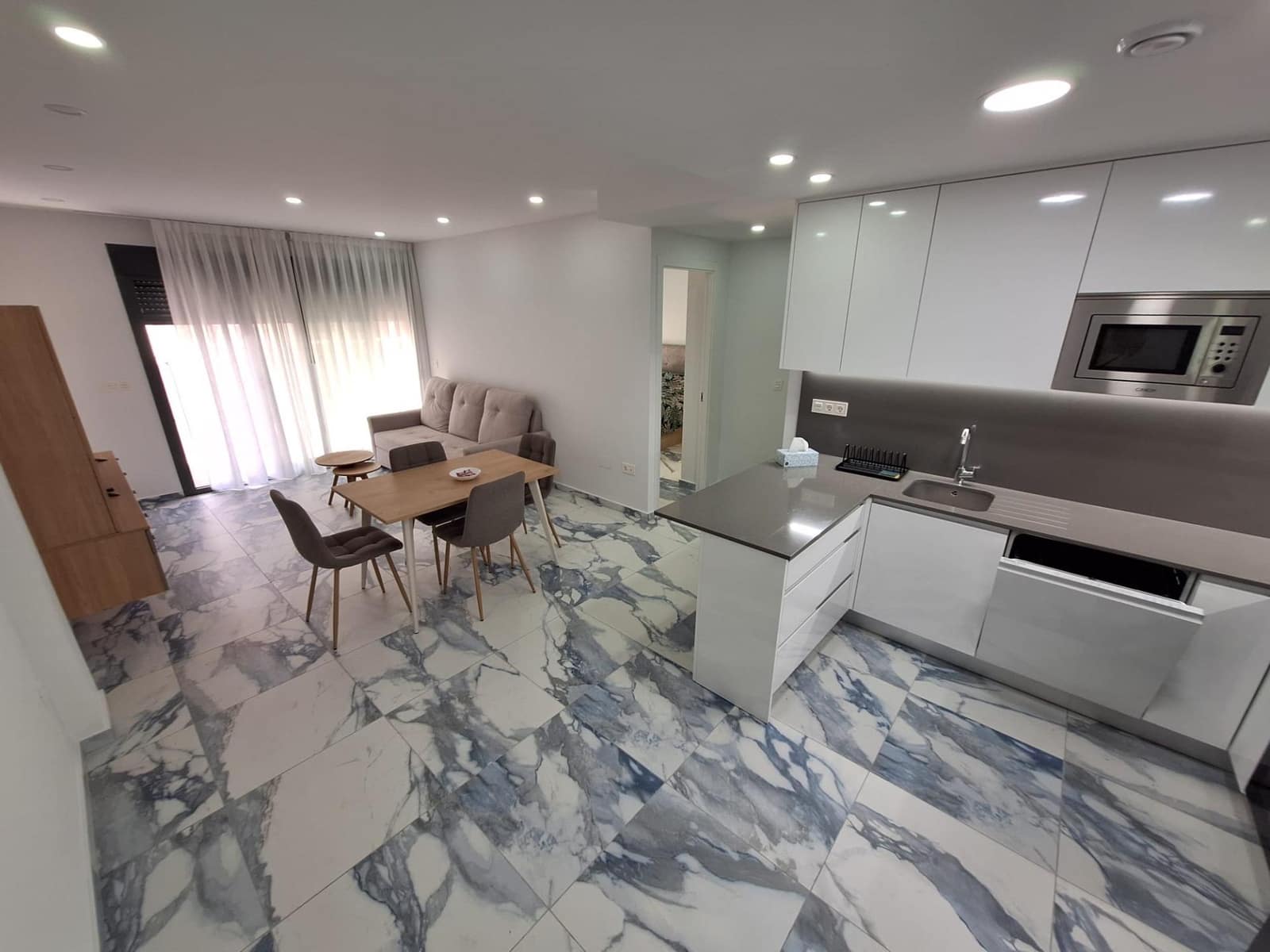 3 sypialnia Apartament do wynajęcia w Torrevieja z basenem garażem - 1 650 € (Ref: 10041164)