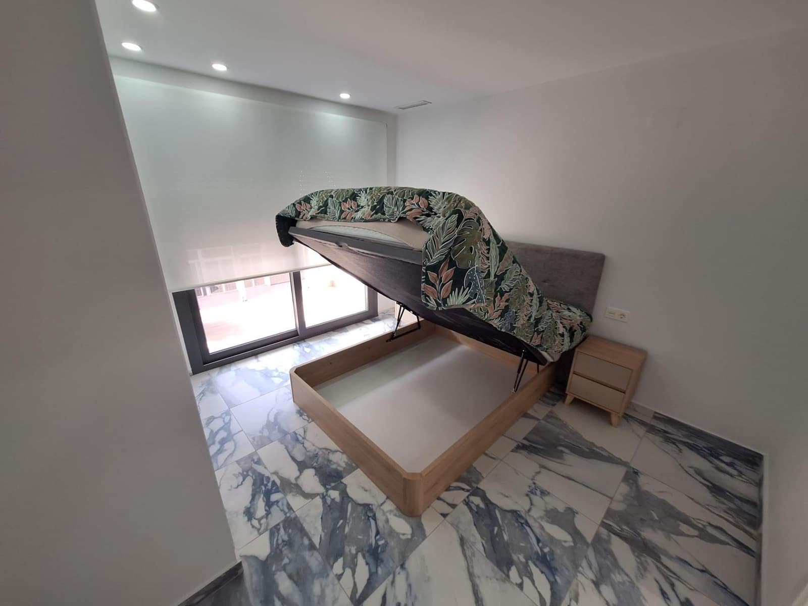 3 sypialnia Apartament do wynajęcia w Torrevieja z basenem garażem - 1 650 € (Ref: 10041164)