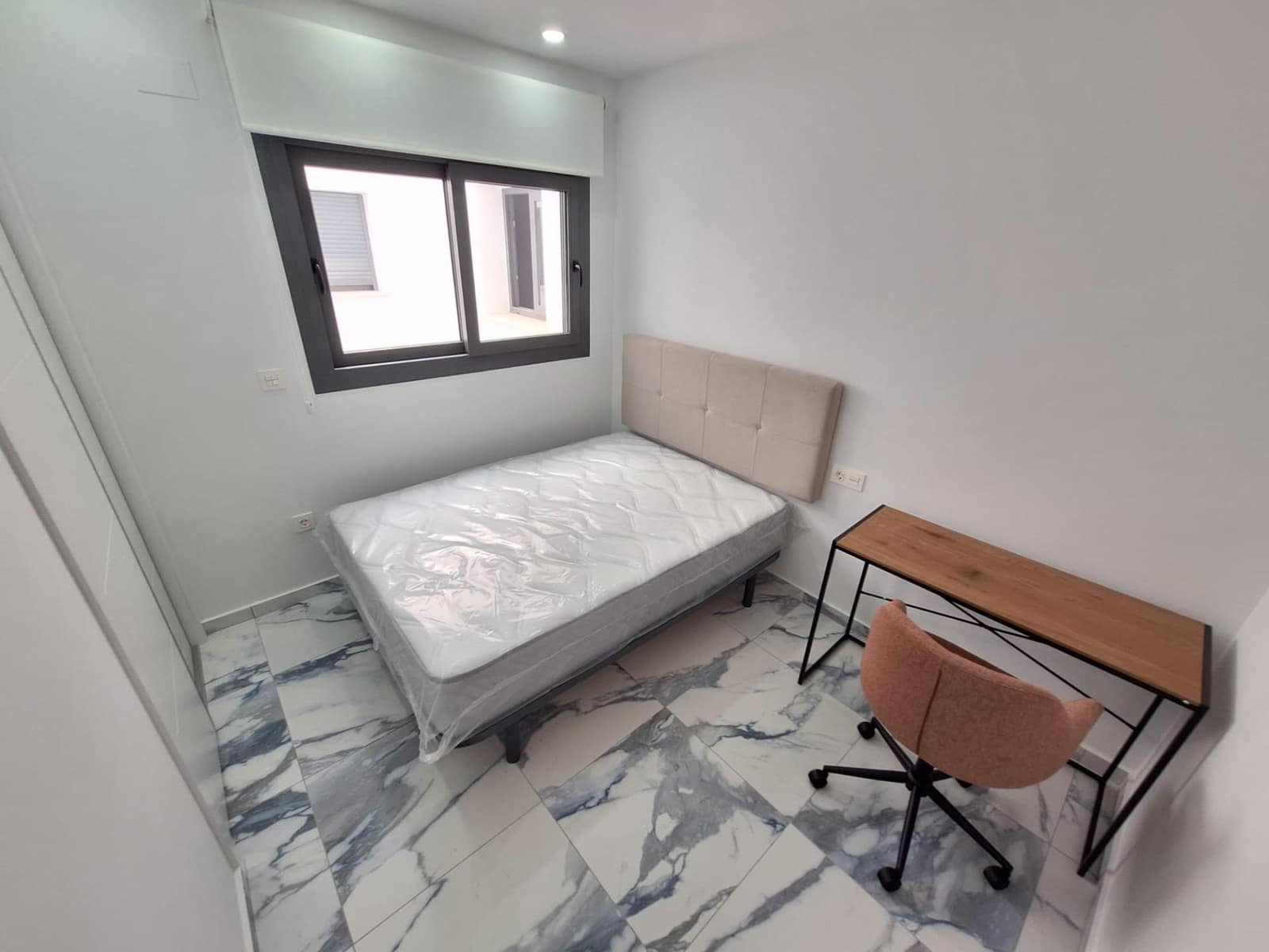 3 sypialnia Apartament do wynajęcia w Torrevieja z basenem garażem - 1 650 € (Ref: 10041164)