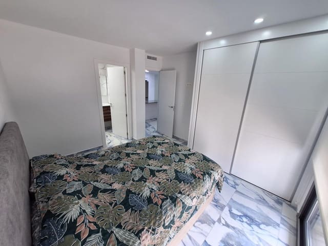 3 sypialnia Apartament do wynajęcia w Torrevieja z basenem garażem - 1 650 € (Ref: 10041164)