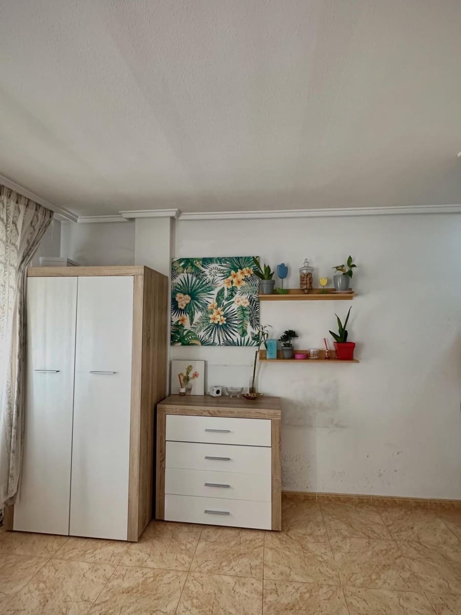 Apartment zu verkaufen in Torrevieja mit Pool - 89.000 € (Ref: 10043053)