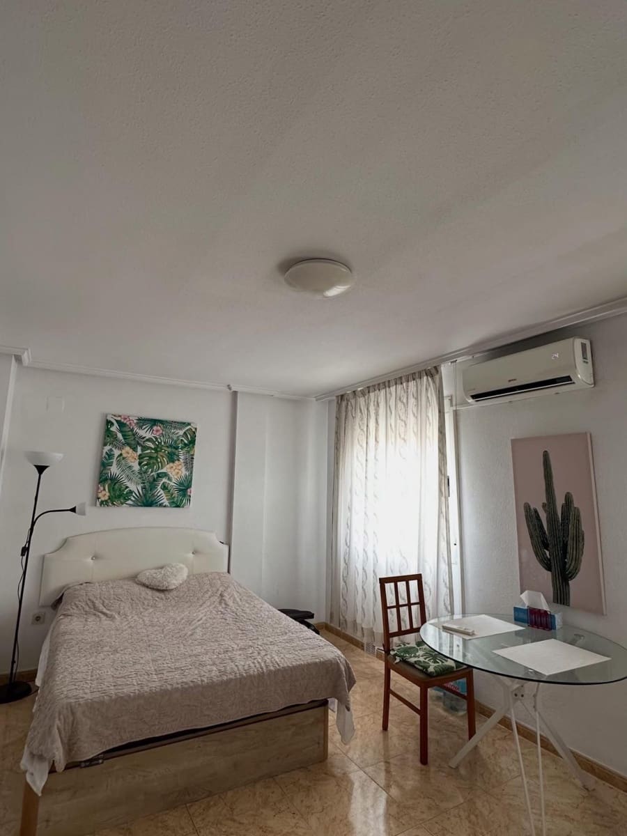 Apartment zu verkaufen in Torrevieja mit Pool - 89.000 € (Ref: 10043053)