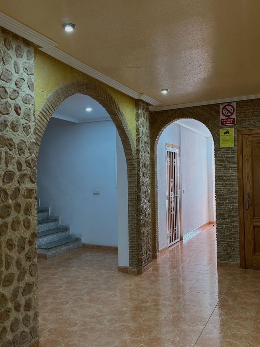 Apartment zu verkaufen in Torrevieja mit Pool - 89.000 € (Ref: 10043053)