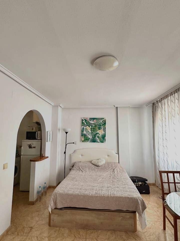 Apartment zu verkaufen in Torrevieja mit Pool - 89.000 € (Ref: 10043053)