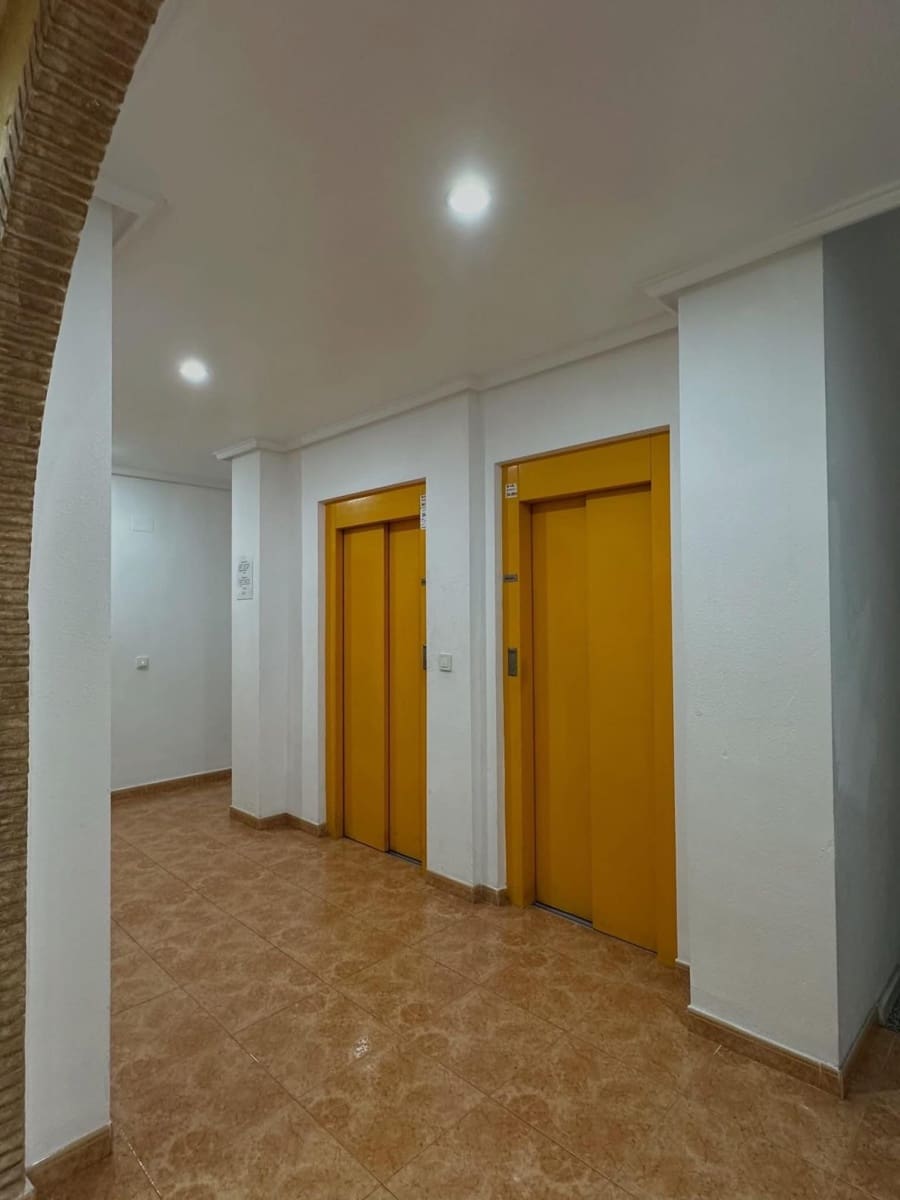 Apartment zu verkaufen in Torrevieja mit Pool - 89.000 € (Ref: 10043053)