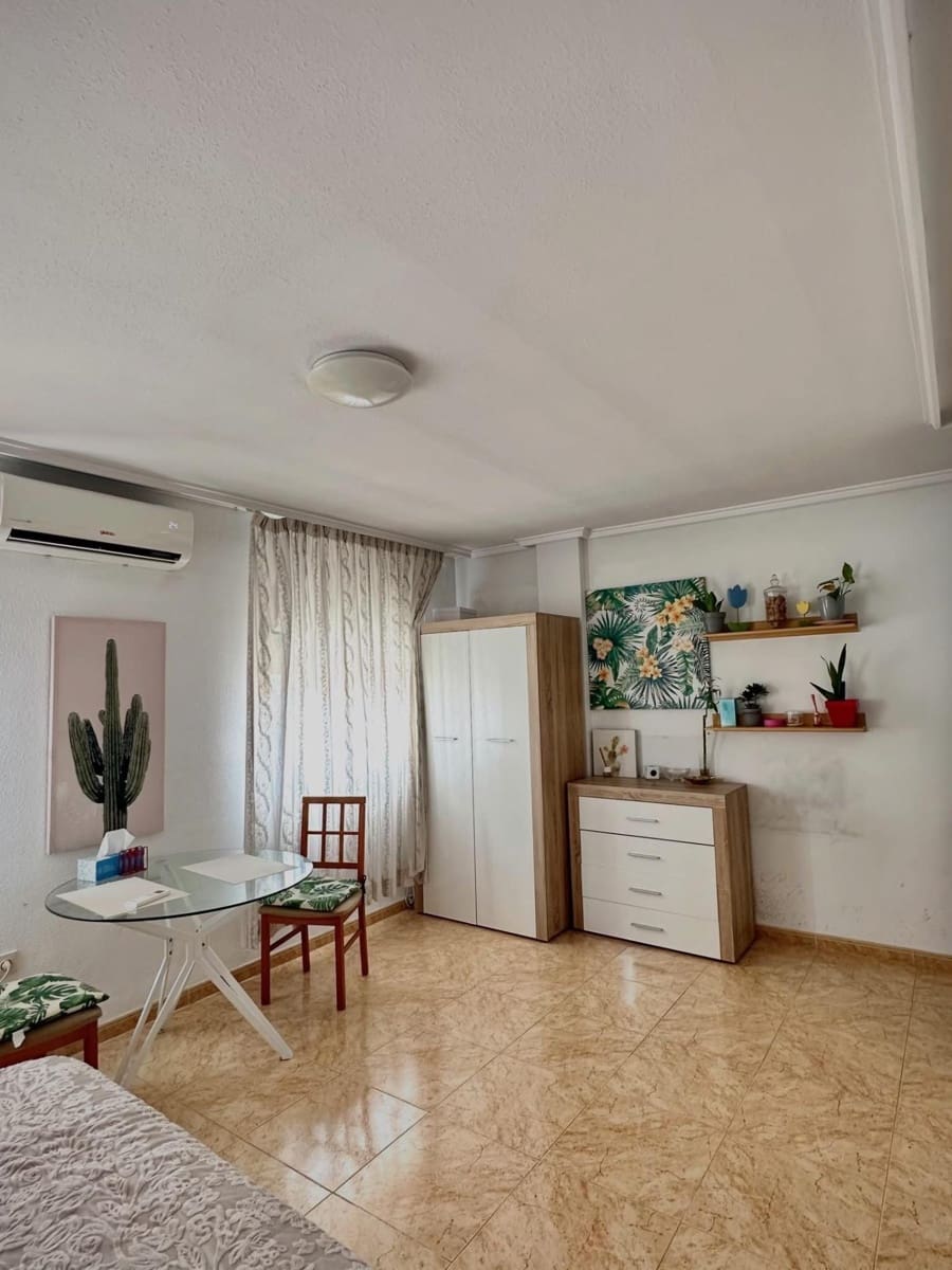 Apartment zu verkaufen in Torrevieja mit Pool - 89.000 € (Ref: 10043053)
