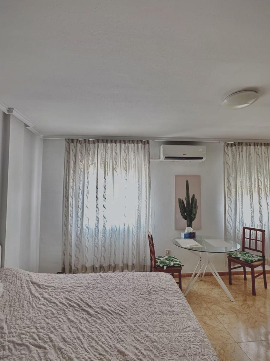 Apartment zu verkaufen in Torrevieja mit Pool - 89.000 € (Ref: 10043053)