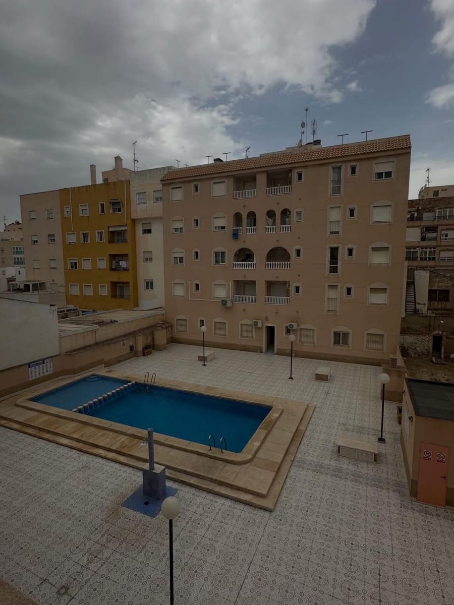 Apartment zu verkaufen in Torrevieja mit Pool - 89.000 € (Ref: 10043053)