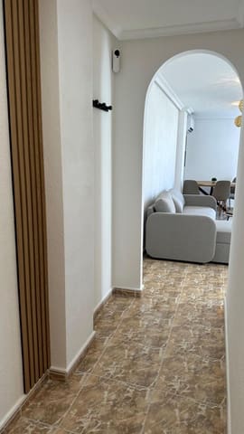 2 makuuhuone Kattohuoneisto vuokrattavana paikassa Torrevieja - 1 000 € (Ref: 10044848)