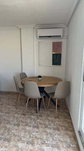 2 makuuhuone Kattohuoneisto vuokrattavana paikassa Torrevieja - 1 000 € (Ref: 10044848)