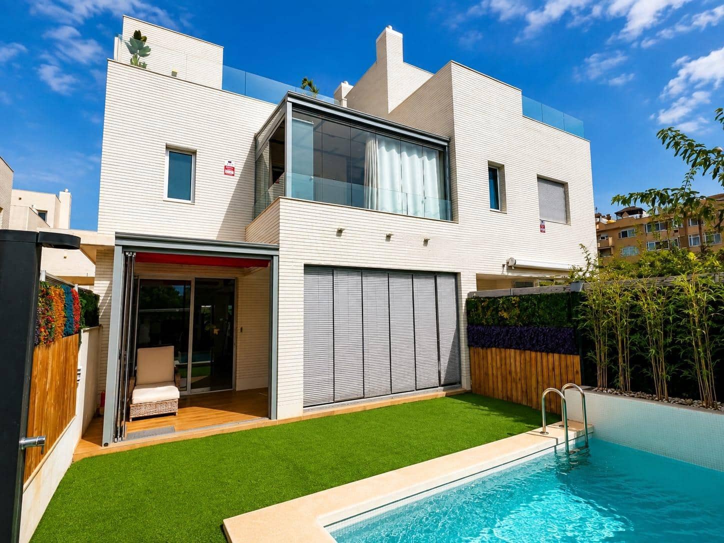 5 bedroom Villa for rent in Playa de San Juan with pool garage - € 4,500 (Ref: 10044849)