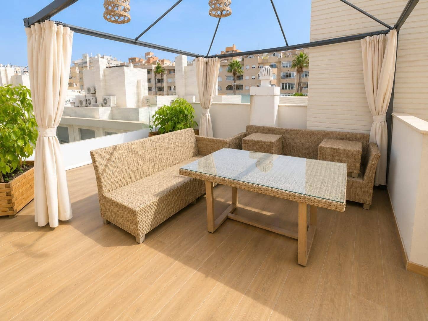 5 bedroom Villa for rent in Playa de San Juan with pool garage - € 4,500 (Ref: 10044849)