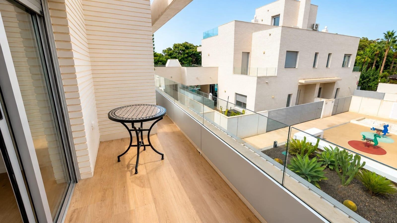 5 bedroom Villa for rent in Playa de San Juan with pool garage - € 4,500 (Ref: 10044849)
