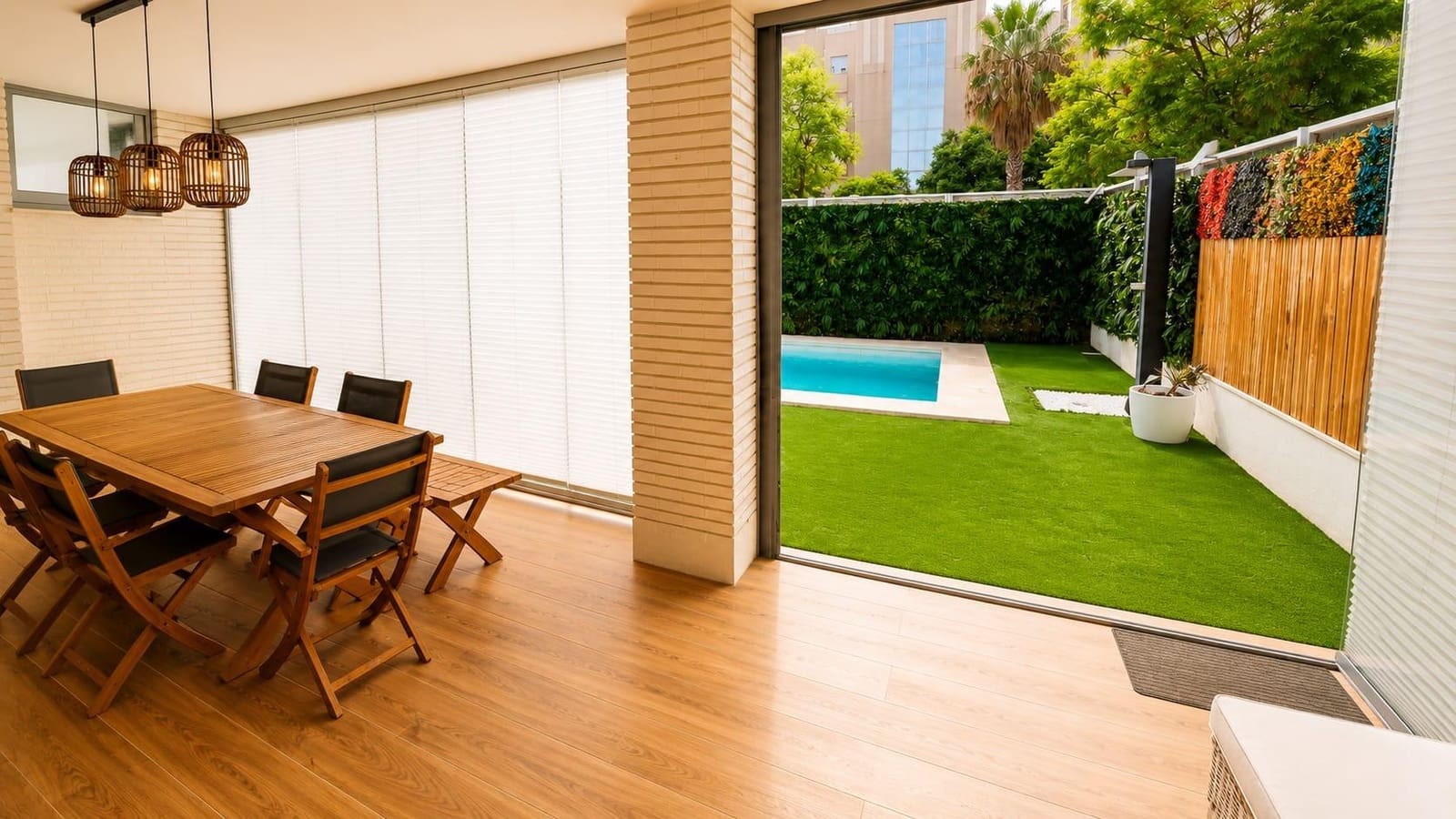 5 bedroom Villa for rent in Playa de San Juan with pool garage - € 4,500 (Ref: 10044849)