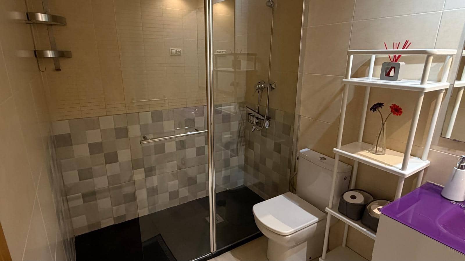 1 sypialnia Apartament do wynajęcia w Benidorm z basenem garażem - 1 200 € (Ref: 10044850)