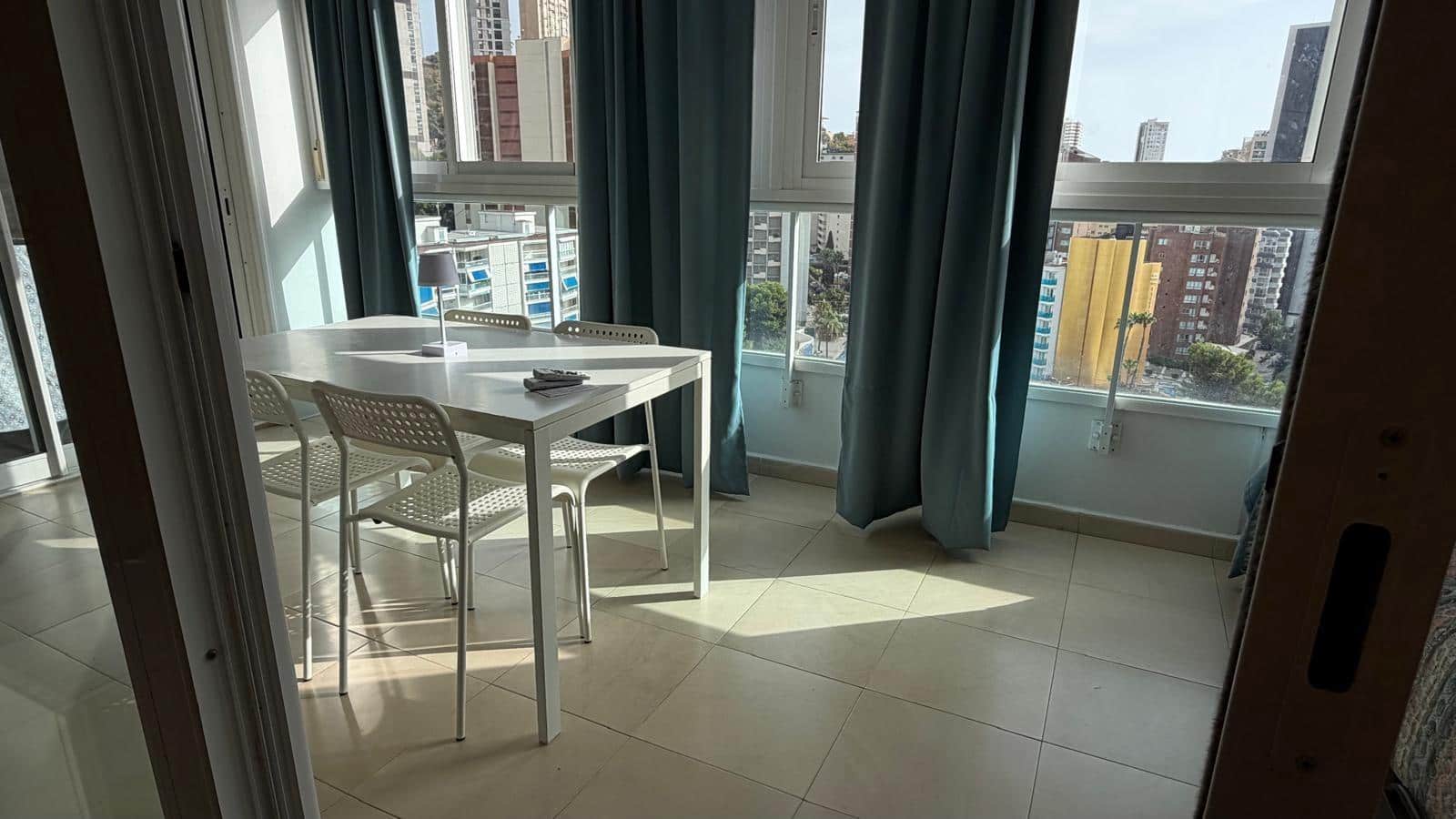 1 sypialnia Apartament do wynajęcia w Benidorm z basenem garażem - 1 200 € (Ref: 10044850)