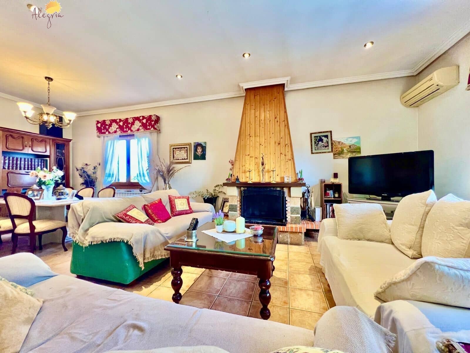 4 bedroom Villa for sale in Daya Vieja with pool garage - € 850,000 (Ref: 10044851)