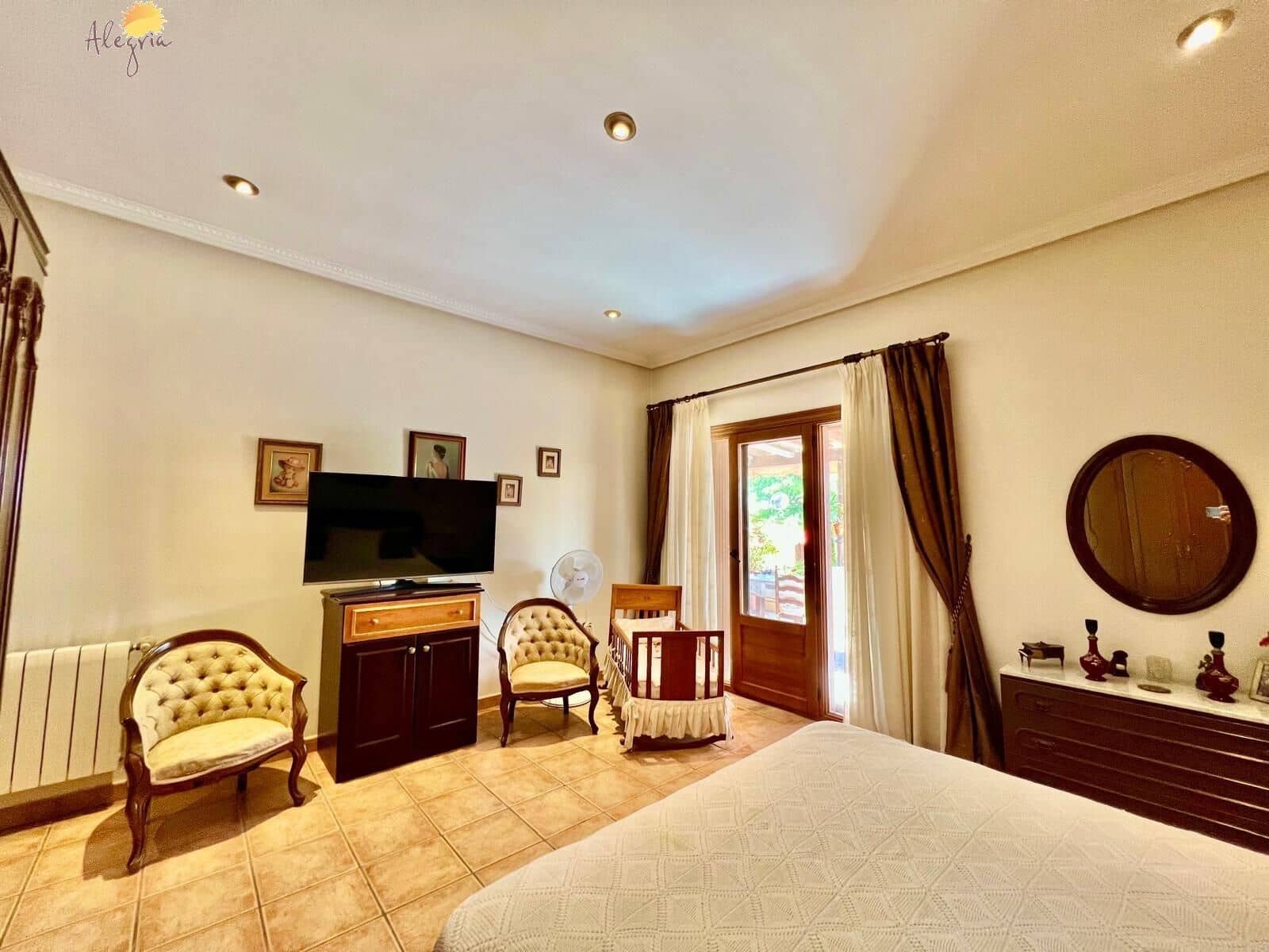 4 bedroom Villa for sale in Daya Vieja with pool garage - € 850,000 (Ref: 10044851)