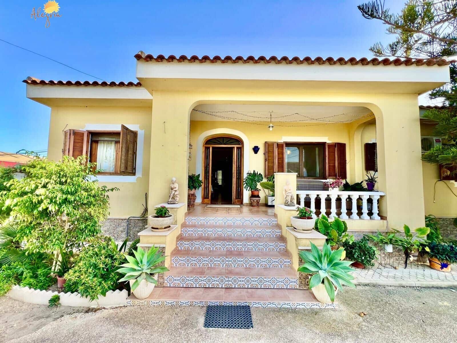 4 bedroom Villa for sale in Daya Vieja with pool garage - € 850,000 (Ref: 10044851)