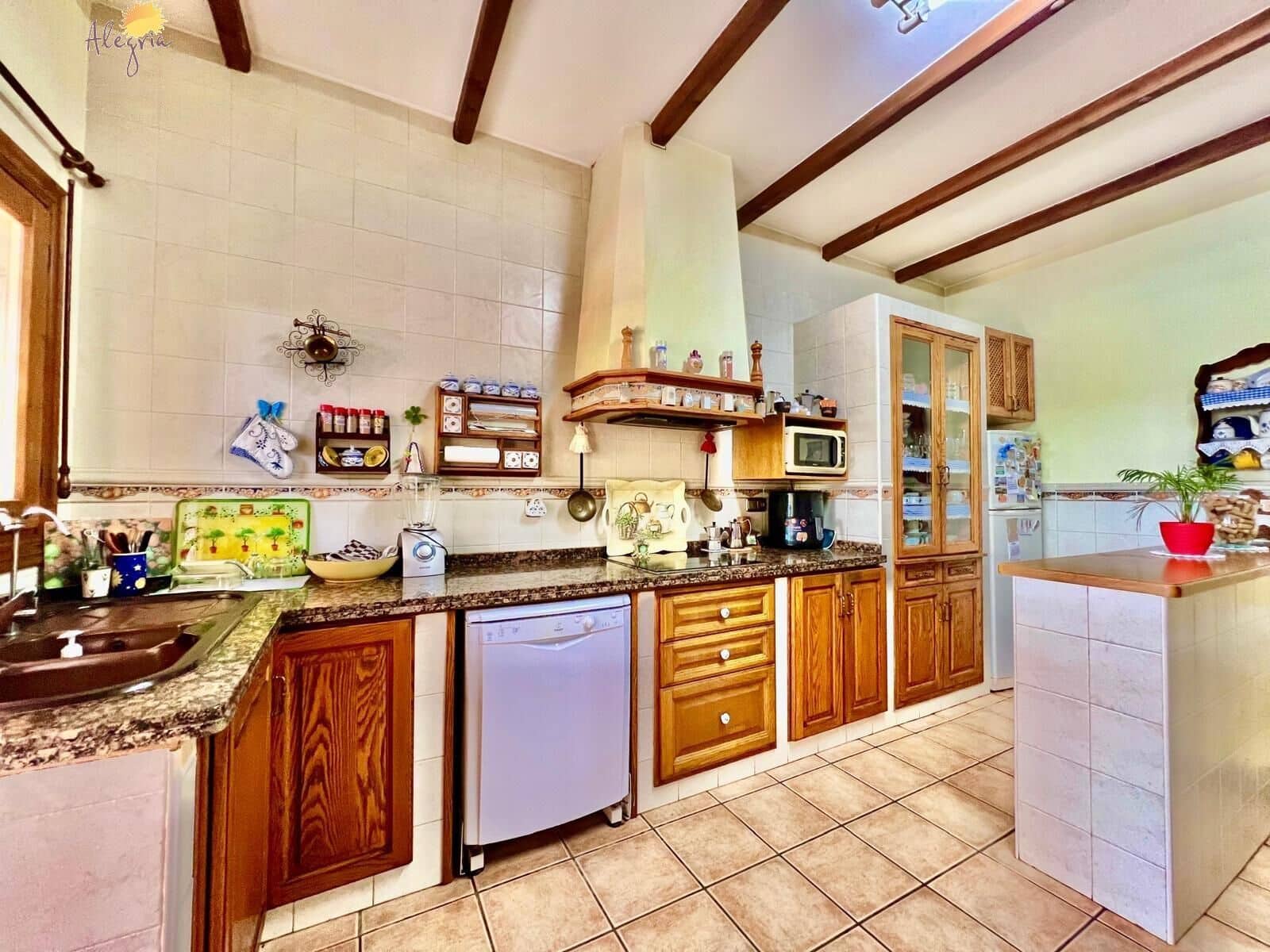 4 bedroom Villa for sale in Daya Vieja with pool garage - € 850,000 (Ref: 10044851)