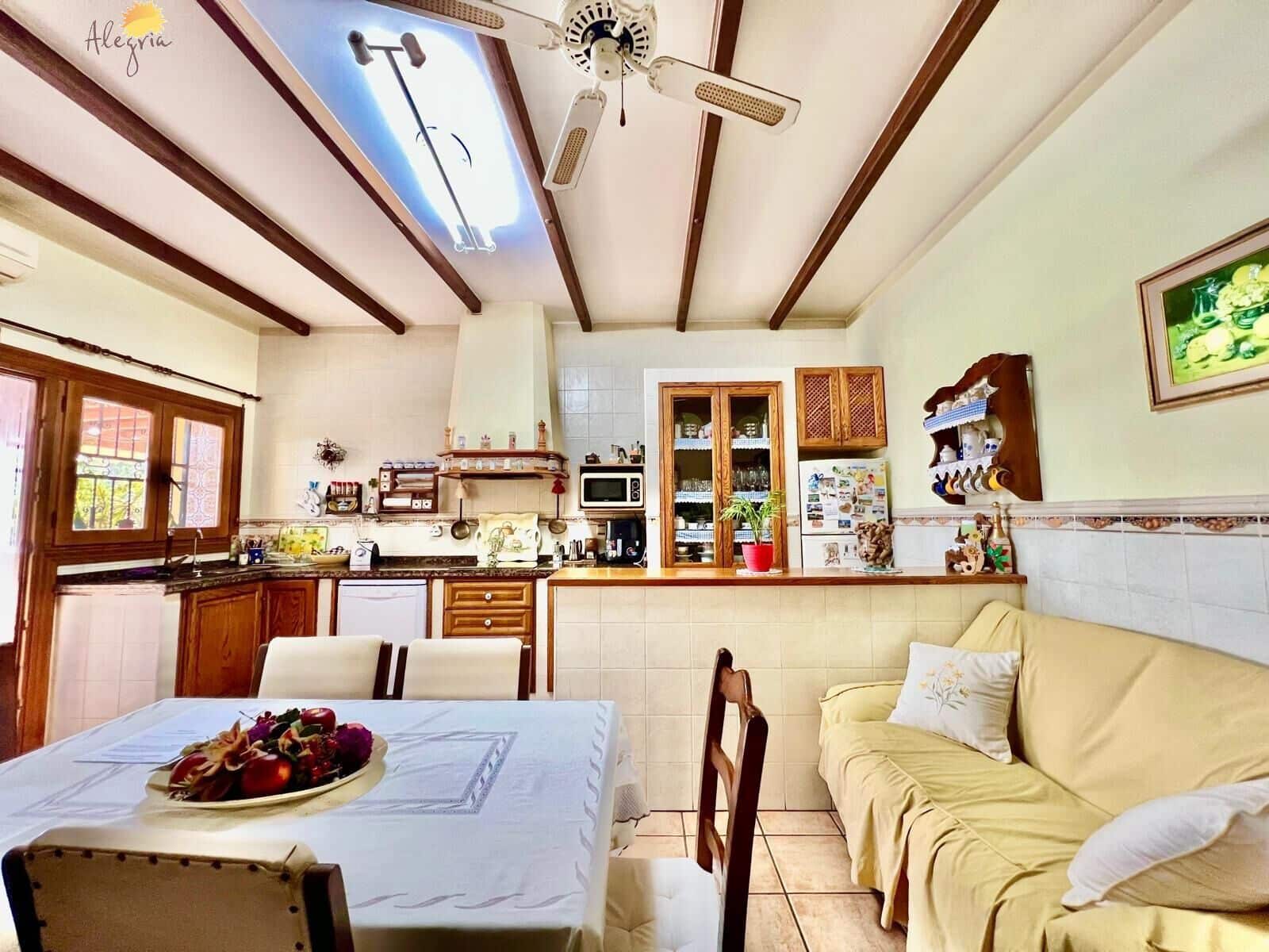 4 bedroom Villa for sale in Daya Vieja with pool garage - € 850,000 (Ref: 10044851)
