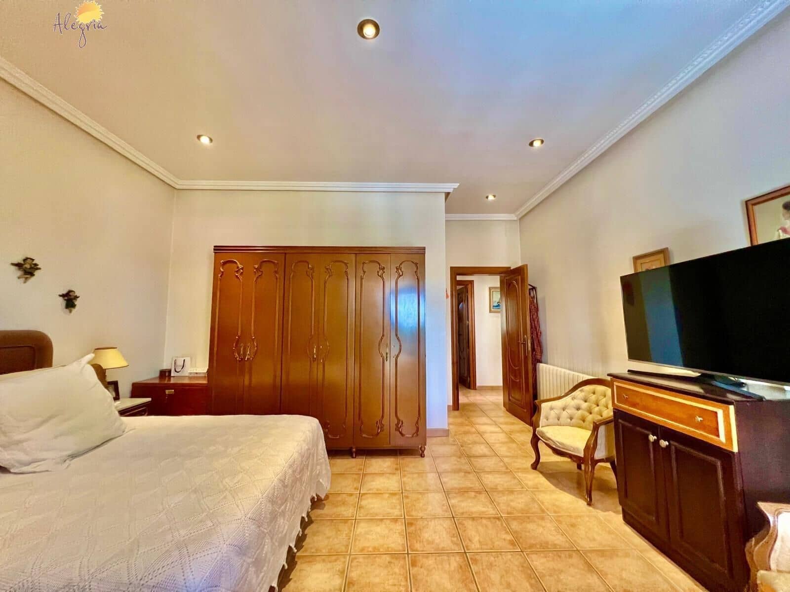 4 bedroom Villa for sale in Daya Vieja with pool garage - € 850,000 (Ref: 10044851)