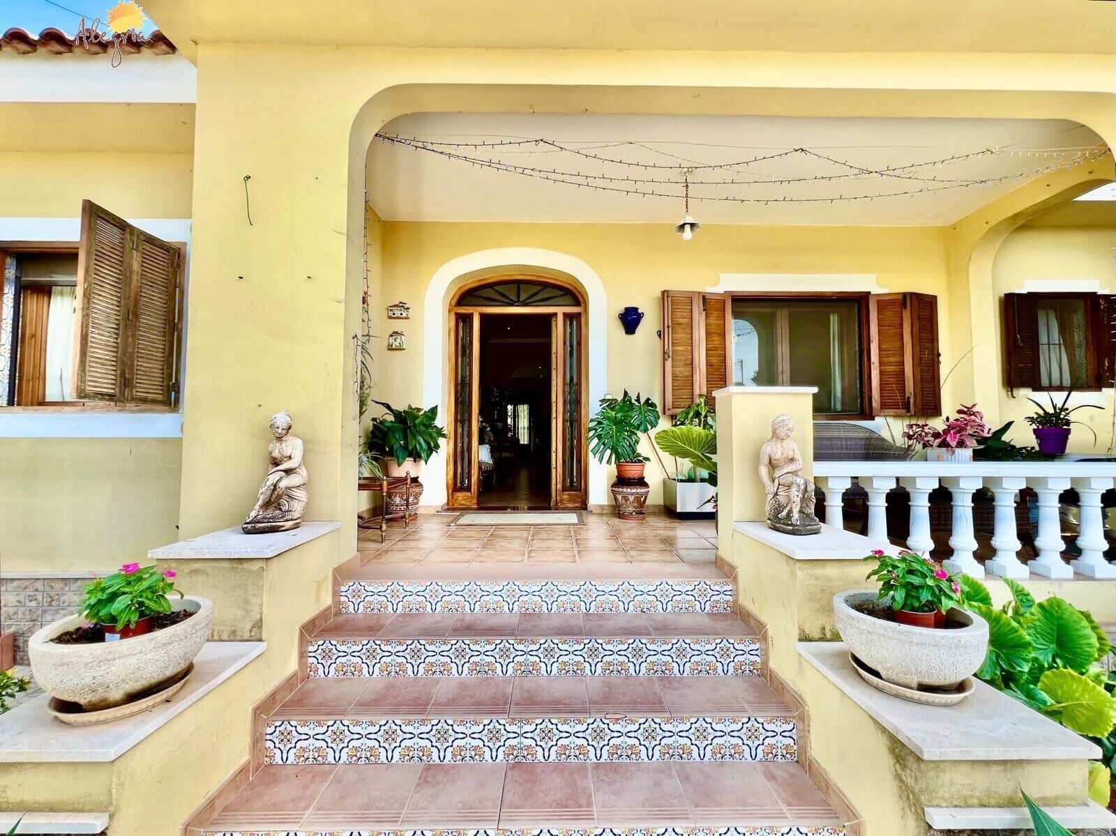 4 bedroom Villa for sale in Daya Vieja with pool garage - € 850,000 (Ref: 10044851)