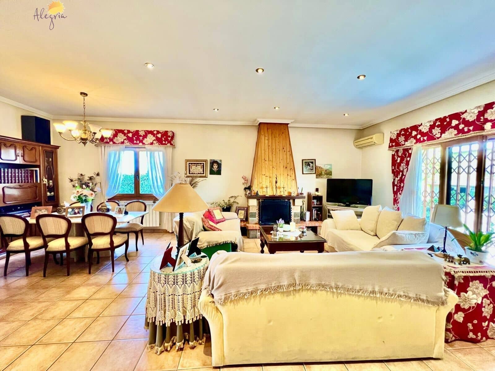 4 bedroom Villa for sale in Daya Vieja with pool garage - € 850,000 (Ref: 10044851)