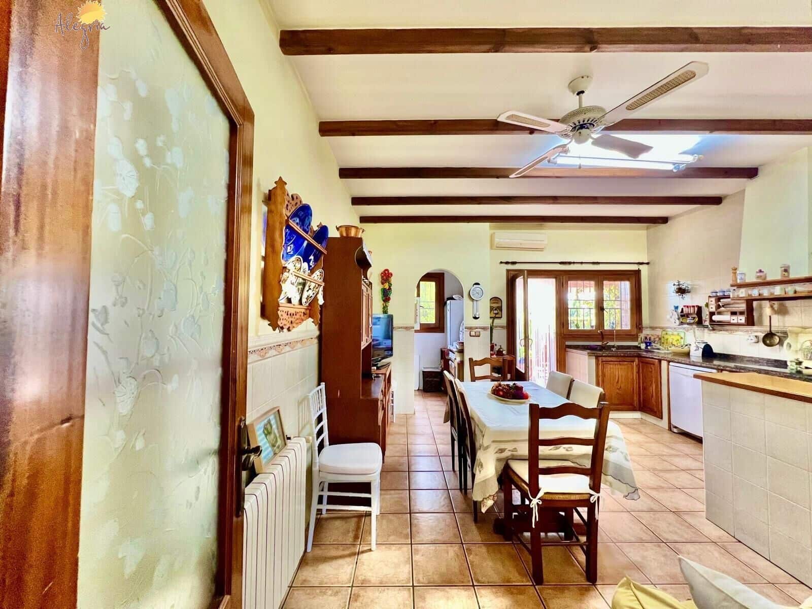 4 bedroom Villa for sale in Daya Vieja with pool garage - € 850,000 (Ref: 10044851)