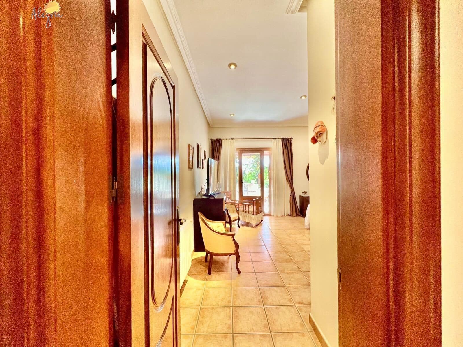 4 bedroom Villa for sale in Daya Vieja with pool garage - € 850,000 (Ref: 10044851)