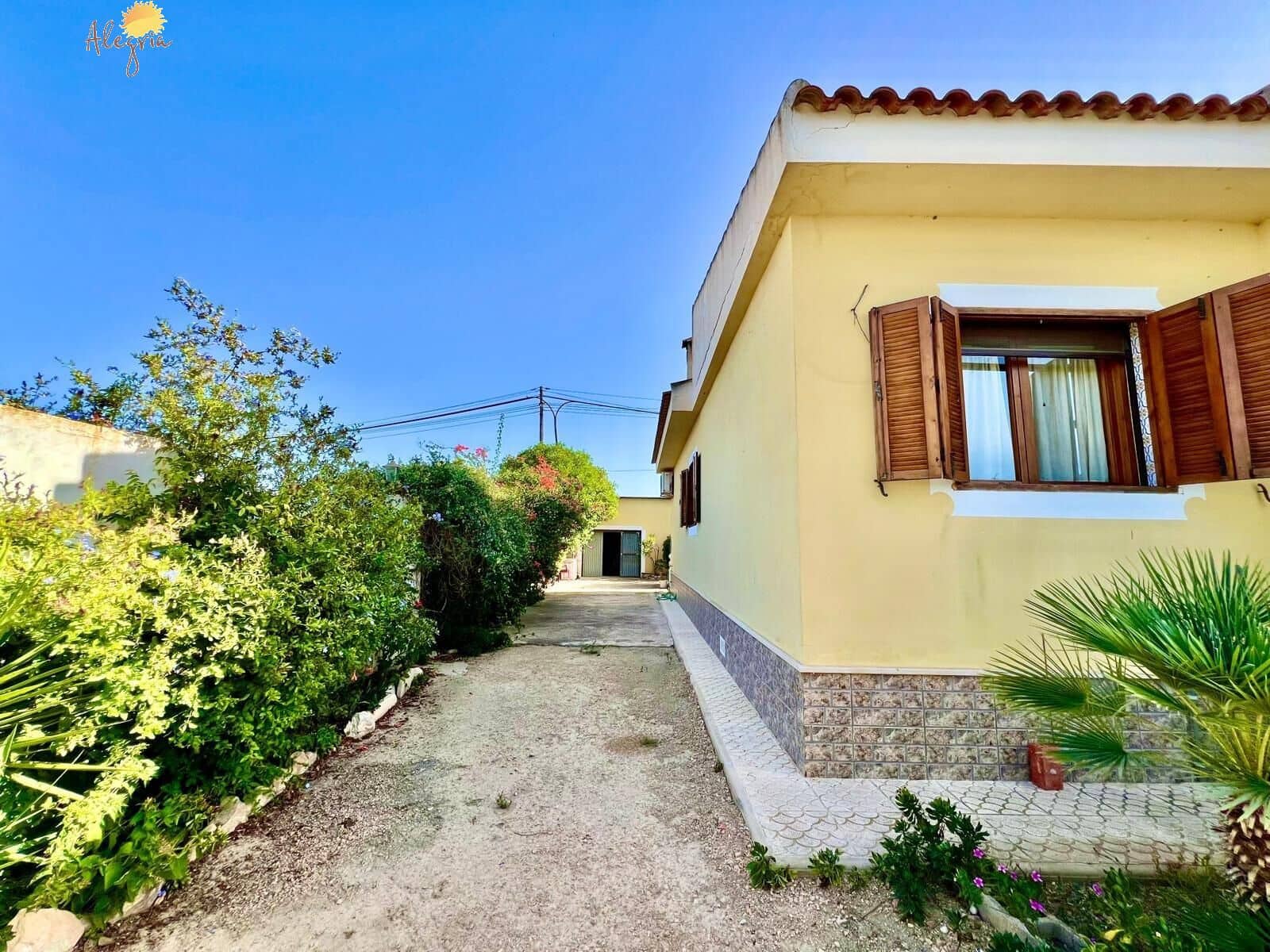 4 bedroom Villa for sale in Daya Vieja with pool garage - € 850,000 (Ref: 10044851)