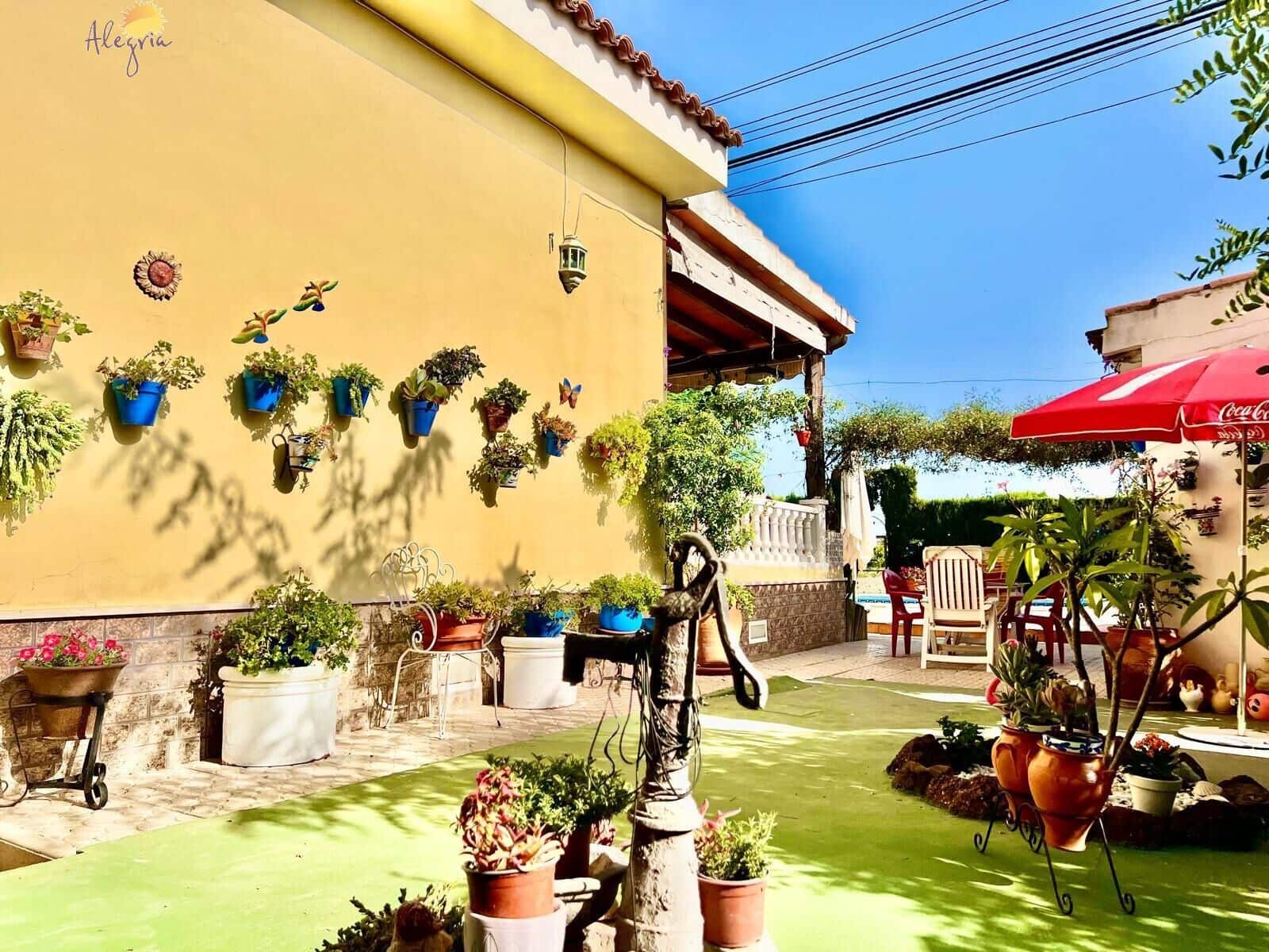 4 bedroom Villa for sale in Daya Vieja with pool garage - € 850,000 (Ref: 10044851)