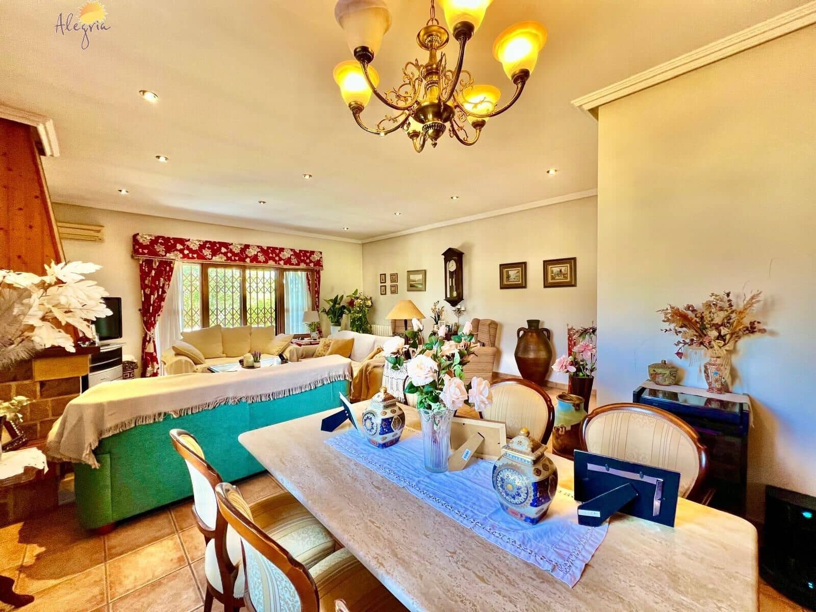 4 bedroom Villa for sale in Daya Vieja with pool garage - € 850,000 (Ref: 10044851)